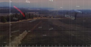 Saha üzerinde finansal veri işleme animasyonu. Dijital olarak oluşturulan küresel finansman, enerji ve çevre konsepti.