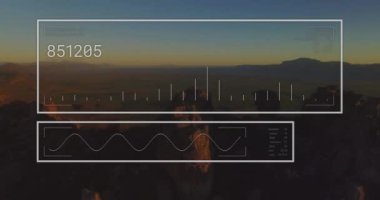 Kanyonlar ve dağlar üzerindeki istatistiksel çizelgelerin animasyonu. Doğa, küresel finans, istatistik, hesaplama ve veri işleme kavramı dijital olarak oluşturulmuş video.