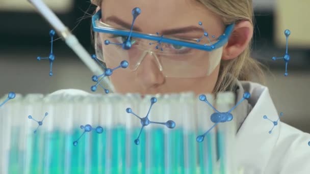 Animering Nukleotider Kvinnlig Kaukasisk Forskare Som Blandar Kemikalier Provrör Med — Stockvideo