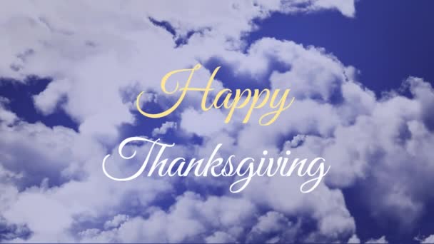 在浓云密布的天空中 欢乐的感恩文字的动画 数码合成 多次曝光 感恩节庆祝 传统概念 — 图库视频影像