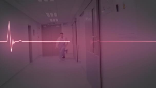 Animace Monitoru Tepové Frekvence Proti Týmu Různých Lékařů Běžících Nemocničním — Stock video