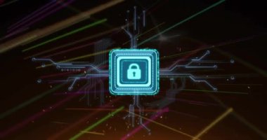 Siyah arkaplandaki ışık izlerinin üzerinde bilgisayar devresi olan asma kilit simgesinin animasyonu. Küresel teknoloji, iletişim, bilgisayar ve dijital arayüz kavramı dijital olarak oluşturulmuş video.