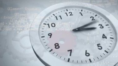 Veri işleme üzerinde hareket eden saatin animasyonu ve beyaz arka planda dişli tekerlekler. Zaman, teknoloji ve dijital arayüz kavramı dijital olarak oluşturuldu.