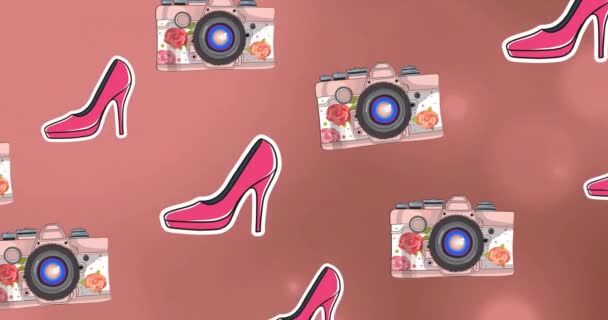 Animace Růžových Vysokých Podpatků Fotoaparátů Nad Světlými Skvrnami Hnědém Pozadí — Stock video