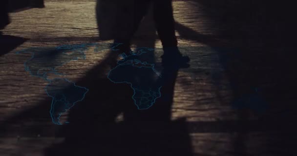 Анімація Обробки Даних Картою Світу Над Людьми Ходять Вулиці Глобальний — стокове відео