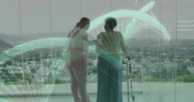 Kafkasyalı fizyoterapist ve yaşlı kadın hastanın DNA 'sının animasyonu. Küresel tıp, bağlantılar, hesaplama ve veri işleme kavramı dijital olarak oluşturulmuş video.