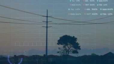 Elektrik direkleri üzerinde finansal veri işleme animasyonu. Küresel rüzgar enerjisi, çevre, iş, bağlantılar, hesaplama ve veri işleme kavramı dijital olarak oluşturulmuş video.