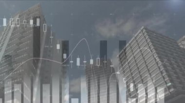 Şehir manzarası üzerinde finansal veri işleme animasyonu. Küresel finans, iş, bağlantılar, hesaplama ve veri işleme kavramı dijital olarak oluşturulmuş video.