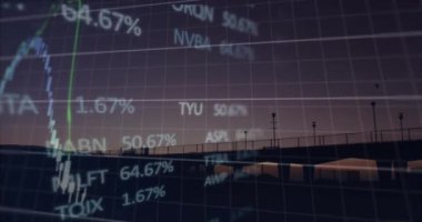 Şehir manzarası üzerinde veri işleme animasyonu. küresel iş, finans ve dijital arayüz kavramı dijital olarak oluşturulmuş video.