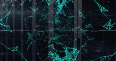 Bilgisayar sunucuları üzerinden veri işleme ağı animasyonu. Küresel finans, iş, bağlantılar, hesaplama ve veri işleme kavramı dijital olarak oluşturulmuş video.