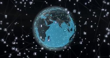 Siyah arkaplanda dünya üzerindeki simgelerle parlayan mavi bağlantı ağının animasyonu. Dijital olarak oluşturulmuş küresel bağlantılar, hesaplama ve veri işleme kavramı.