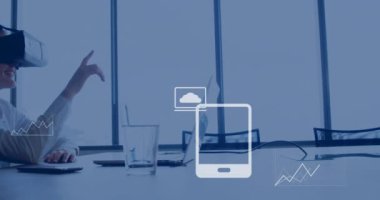 VR kulaklık kullanan beyaz iş kadınının veri işleme animasyonu. Dijital olarak oluşturulmuş küresel yapay zeka, bağlantılar, hesaplama ve veri işleme kavramı.