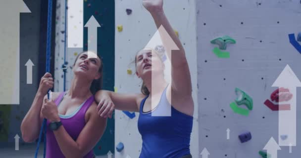 Animation Flèches Sur Les Femmes Caucasiennes Escaladant Mur Sport Mondial — Video