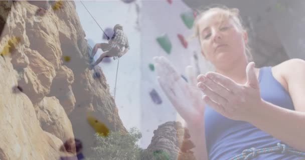 코카서스 여자를 바위의 애니메이션 글로벌 스포츠 컴퓨팅 디지털 인터페이스 데이터 — 비디오