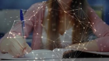 Kafkasyalı liseli kız yazıları üzerinden bağlantı ağının animasyonu. Teknoloji, eğitim ve dijital arayüz kavramı, dijital olarak oluşturulmuş video.