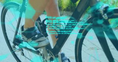 Beyaz kadın bisiklete binerken kimyasal modellerin ve veri işlemenin animasyonu. Kimya, bilim, bilgisayar, teknoloji ve veri işleme kavramı dijital olarak oluşturulmuş video.