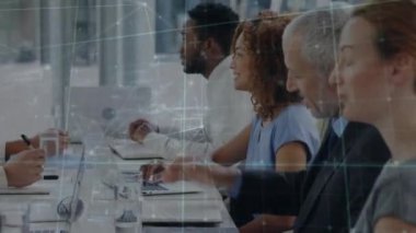 Muhtelif meslekdaşların ofiste toplanması ile ilgili bağlantı ağının canlandırılması. Küresel iş, iletişim, bağlantılar ve dijital arayüz konsepti dijital olarak oluşturulmuş video.