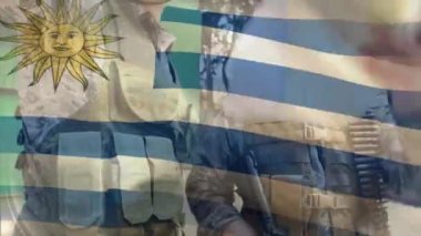 Uruguay bayrağının Kafkasyalı erkek askerlerin strateji planlaması üzerine canlandırılması. Askerlik ve vatanseverlik kavramı dijital olarak oluşturulmuş video.