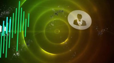 Siyah zemin üzerinde ışık çemberleri üzerindeki simgelerle veri işleme animasyonu. İş, bilgisayar ve dijital arayüz kavramı dijital olarak oluşturulmuş video.