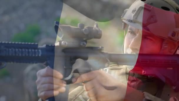 Fransız Bayrağının Beyaz Erkek Askerin Elinde Silah Tutmasına Göre Canlandırılması — Stok video