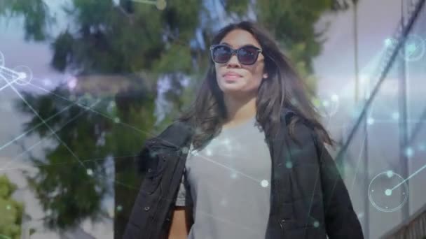 거리에서 여자에 네트워크의 애니메이션 디지털 방식으로 생성된 비디오의 라이프스타일 디지털 — 비디오