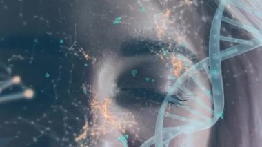 Kafkasyalı kadın üzerinde bağlantı ağı ve DNA ipliklerinin animasyonu. Bilim, bilgisayar ve dijital arayüz kavramı dijital olarak oluşturulmuş video.