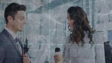 Muhtelif meslekdaşların ofiste iş görüşmesi üzerine bağlantı ağının animasyonu. Küresel iş, iletişim, bağlantılar ve dijital arayüz konsepti dijital olarak oluşturulmuş video.