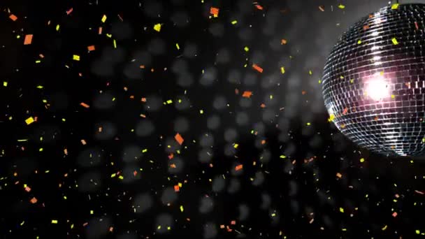 Animação Confetes Caindo Sobre Bola Disco Espelho Fundo Preto Véspera — Vídeo de Stock