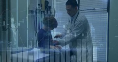 Beyaz erkek doktor ve erkek hasta arasındaki finansal veri işleme animasyonu. Küresel tıp, bağlantılar, hesaplama ve veri işleme kavramı dijital olarak oluşturulmuş video.