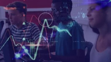 Çeşitli öğrencilerin bilgisayar kullanarak finansal veri işleme animasyonları. Küresel eğitim, finans, bilgisayar, iletişim ve dijital arayüz kavramı dijital olarak oluşturuldu.