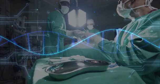 病院の多様な外科医に対するDna鎖のアニメーション グローバル医療 ヘルスケア コネクション コンピューティング データ処理のコンセプトをデジタル生成したビデオ — ストック動画