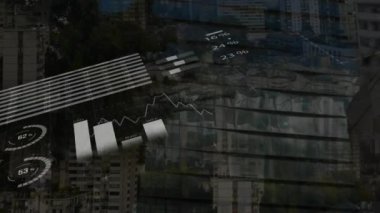 Belediye binaları üzerinde finansal veri işleme animasyonu. Küresel finans, iş, bağlantılar, hesaplama ve veri işleme kavramı dijital olarak oluşturulmuş video.