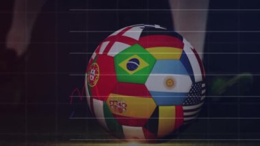 Uluslararası bayraklarla topa vuran futbolcuların bacaklarının üzerinde grafik işleme verilerinin animasyonu. Veri, bağlantı, teknoloji, spor, küresel ve rekabet, dijital olarak oluşturulmuş video.
