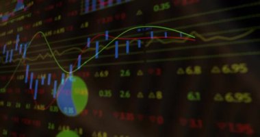 Kara fon üzerinde veri işleme, diyagramlar ve borsa animasyonları. Küresel iş, teknoloji ve dijital arayüz kavramı, dijital olarak oluşturulmuş video.