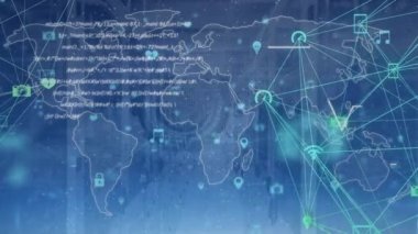 Mavi zemin üzerinde dünya haritası üzerinde medya simgelerinin ve veri işleme ağlarının animasyonu. Ağ, veri, iş, dijital arayüz ve küresel iletişim, dijital olarak oluşturulmuş video.