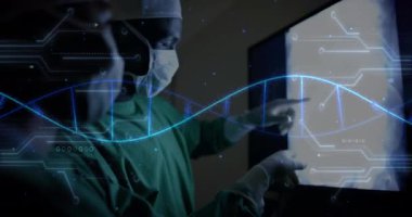 Hastanedeki çeşitli cerrahların üzerinde DNA iplikçikleri var. Küresel tıp, sağlık, bağlantılar, hesaplama ve veri işleme kavramı dijital olarak oluşturulmuş video.