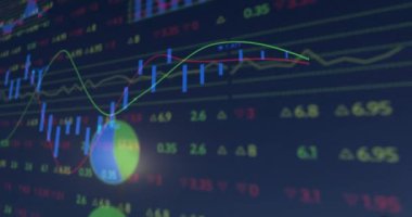 Karanlık arka planda finansal veri işleme animasyonu. Küresel finans, iş, bağlantılar, hesaplama ve veri işleme kavramı dijital olarak oluşturulmuş video.