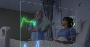 Hastanedeki kadın hastalarla konuşan çeşitli kadın doktorların kalp atış hızı monitörlerinin animasyonu. Tıbbi sağlık ve kanser farkındalığı teknolojisi kavramı