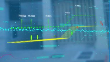 Binalar üzerinde finansal veri işleme animasyonu. Küresel finans, iş, bağlantılar, hesaplama ve veri işleme kavramı dijital olarak oluşturulmuş video.