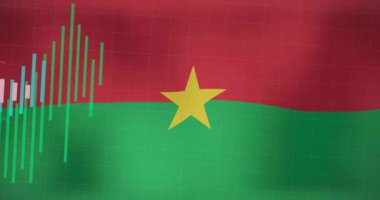 Burkina faso bayrağı üzerinde grafik ve işlem verilerinin animasyonu. Ulusal ekonomi, seyahat, veri, finans, dijital arayüz, iş ve iletişim, dijital olarak oluşturulmuş video.