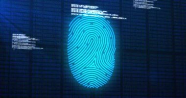 Karanlık arka planda biyometrik parmak izi üzerinde veri işleme animasyonu. Küresel siber güvenlik, çevrimiçi kimlik, bağlantılar, hesaplama ve veri işleme kavramı dijital olarak oluşturulmuş video.