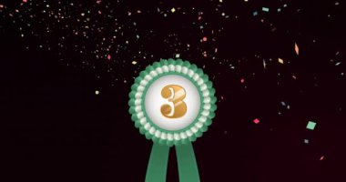 Madalya animasyonu, üç numaralı altın, yeşil kurdele ve siyah arka planda yüzen konfeti. Başarı ve kutlama konsepti dijital olarak oluşturulmuş video.