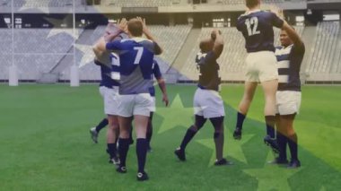 Bosna ve Herzegovina bayrağının, çeşitli erkek ragbi oyuncularının stadyumda beşlik çakması üzerine canlandırılması. Küresel spor ve vatanseverlik kavramı, dijital olarak üretilen video.