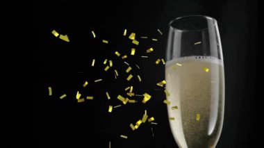 Şampanya bardağına düşen konfeti animasyonu. Yeni yıl, yeni yıl partisi, şenlik, kutlama ve geleneksel konsept dijital olarak oluşturulmuş video.
