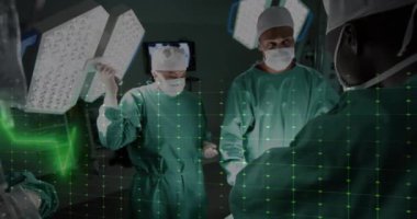 Hastanedeki çeşitli cerrahlar üzerinde veri işleme animasyonu. Küresel tıp, sağlık, bağlantılar, hesaplama ve veri işleme kavramı dijital olarak oluşturulmuş video.