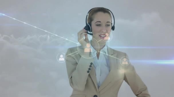 고객을 코카서스 서비스에 연결된 아이콘의 애니메이션 디지털 서비스 — 비디오