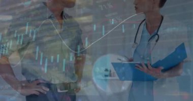 Çeşitli doktorlar üzerinde veri işleme animasyonu. Küresel tıp, bağlantılar, hesaplama ve veri işleme kavramı dijital olarak oluşturulmuş video.