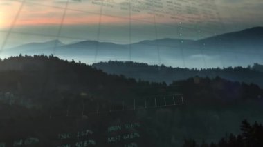 Manzara üzerinde finansal veri işleme animasyonu. Küresel finans, iş, bağlantılar, hesaplama ve veri işleme kavramı dijital olarak oluşturulmuş video.