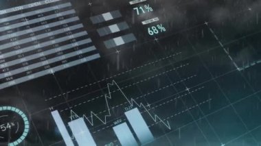 Karanlık arka planda finansal veri işleme animasyonu. Küresel finans, iş, bağlantılar, hesaplama ve veri işleme kavramı dijital olarak oluşturulmuş video.