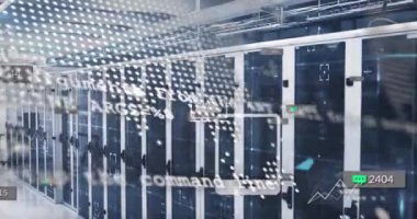 Dünya haritası animasyonu, veri işleme, medya bilgileri ve bilgisayar sunucu odasındaki bildirimler. Veri, ağ, bağlantı, dijital arayüz ve küresel iletişim, dijital olarak oluşturulmuş video.